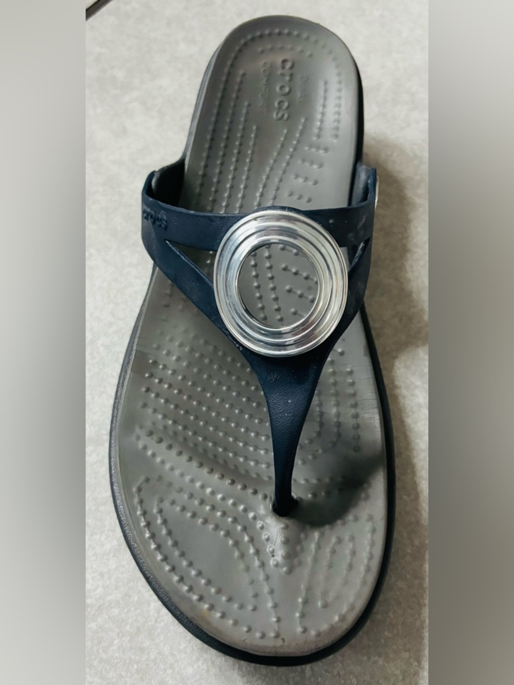 Crocs Sanrah Silver Circle Wedge Sandals - Picture 5 of 11